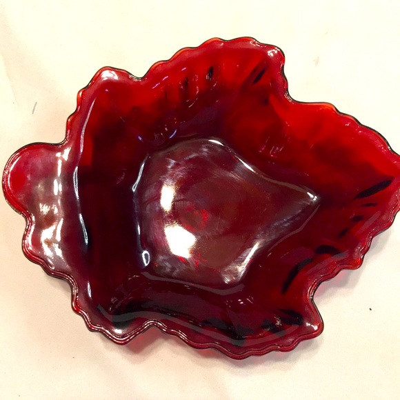Vintage Anchor Hocking Ruby Red maple leaf dish - Picture 3 of 5